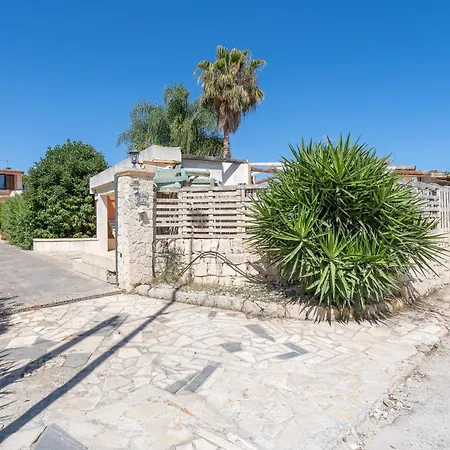 Piscina A Due Passi Dal Mare * Сиракузы